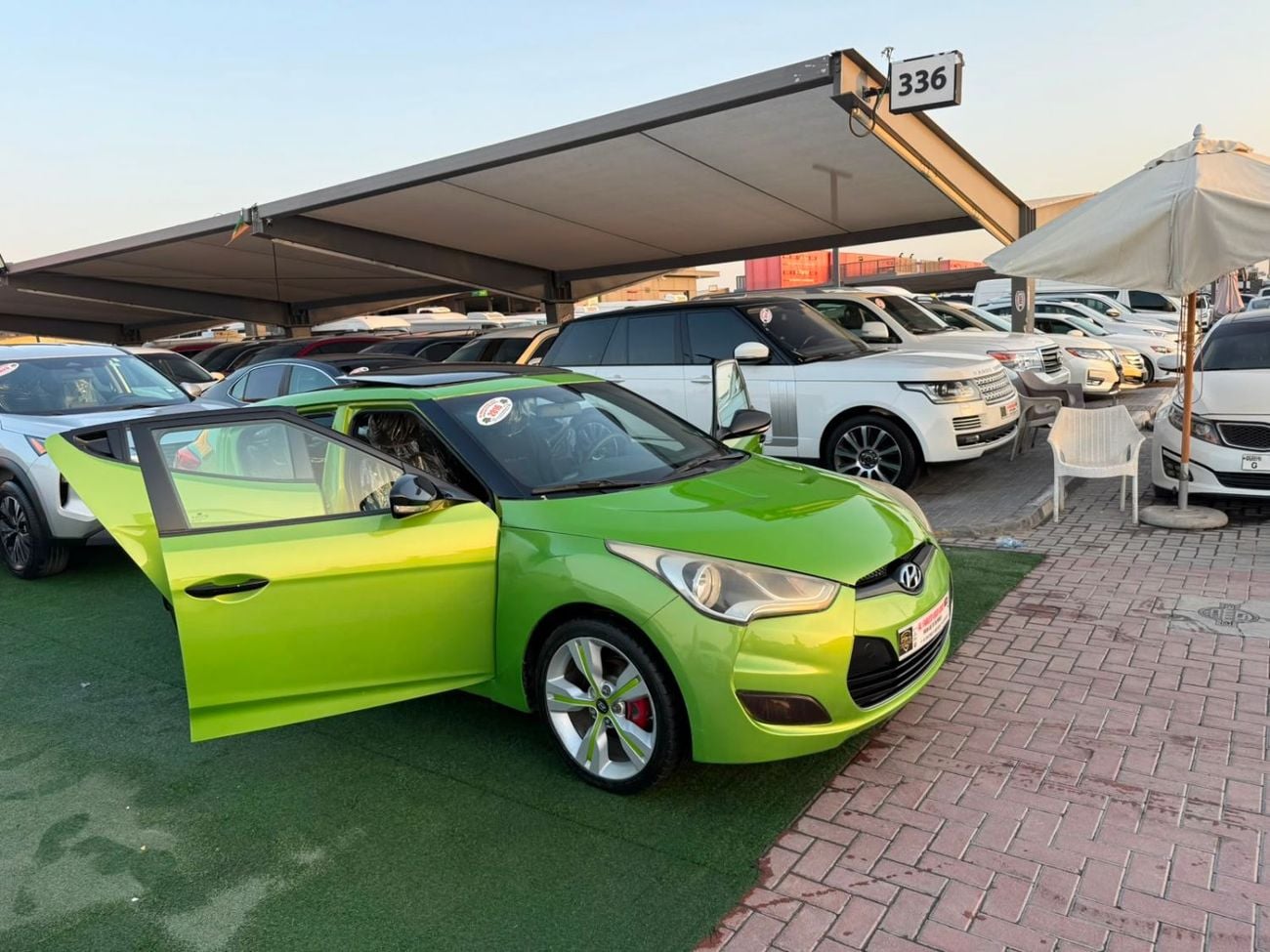 Hyundai Veloster panoramic sunroof, first owner, two keys