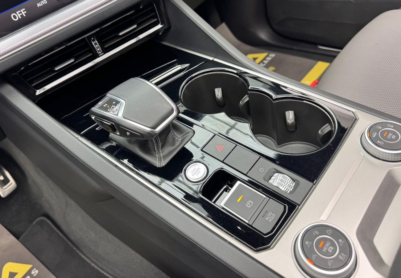 Volkswagen Touareg R-Line 3.0L 4WD 2023 Volkswagen Touareg R-Line, 2026 Volkswagen Warranty, 2028 VW Service Pack, GCC