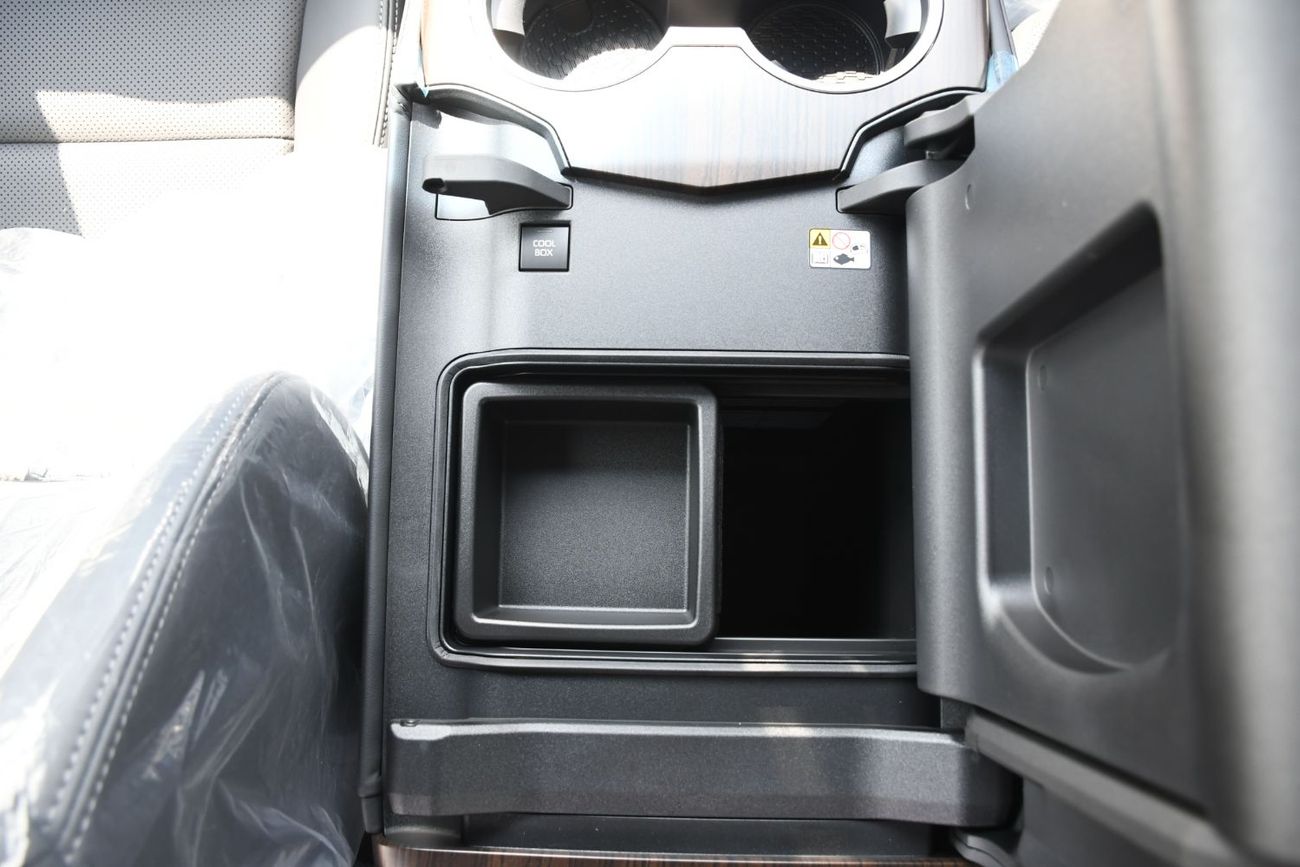 Toyota Land Cruiser 4.0L GXR With Rader (Ready Stock)