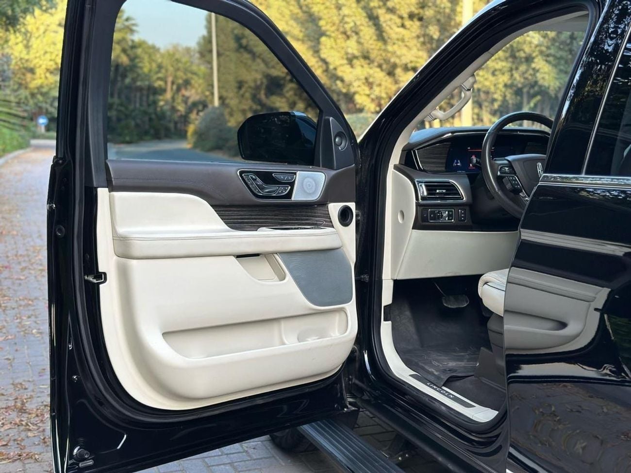 Lincoln Navigator BASE