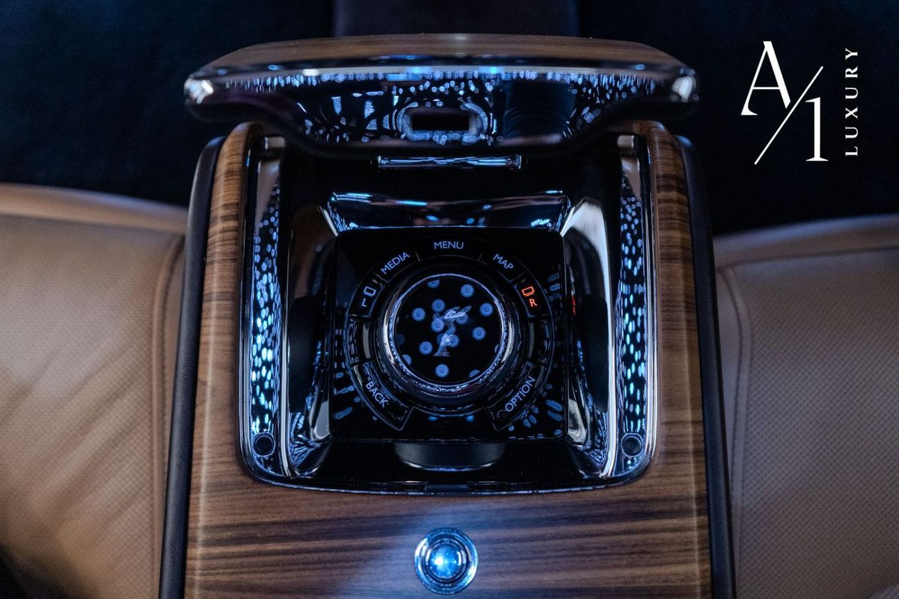 رولز رويس كولينان 2020 Rolls Royce Cullinan Mansory, Warranty, Certificate Available, Full Options, VIP Seats, GCC