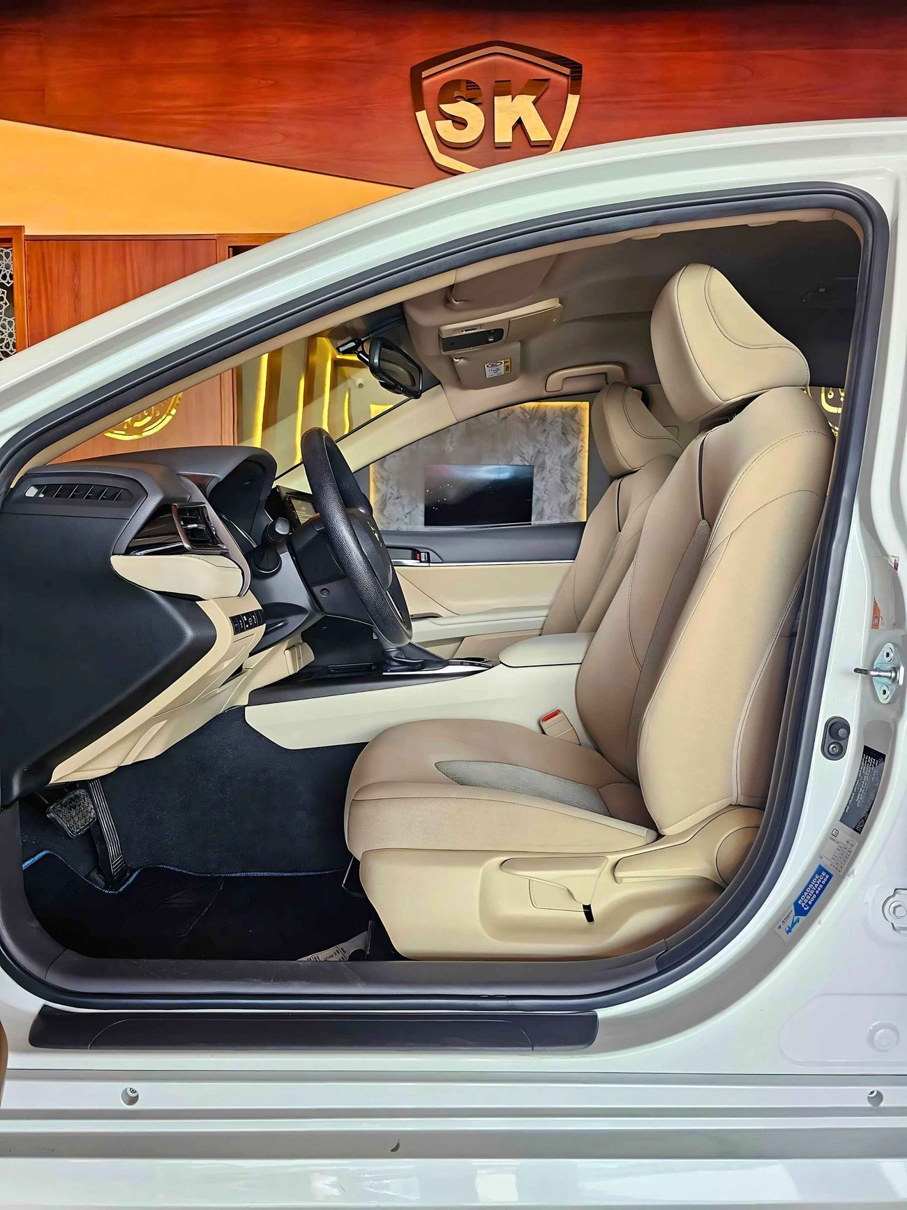 Toyota Camry CAMRY/LE HEV HYBRID 2.5L/1YR WARANTY /FSH/SINGLE USER/ 962 MONTHLY/LOT#94659