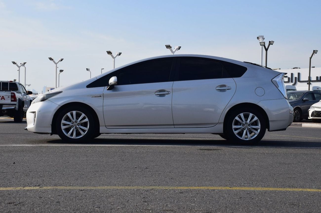 Toyota Prius STD (NON GCC) 1.8L Hybrid (Japanese Specs)
