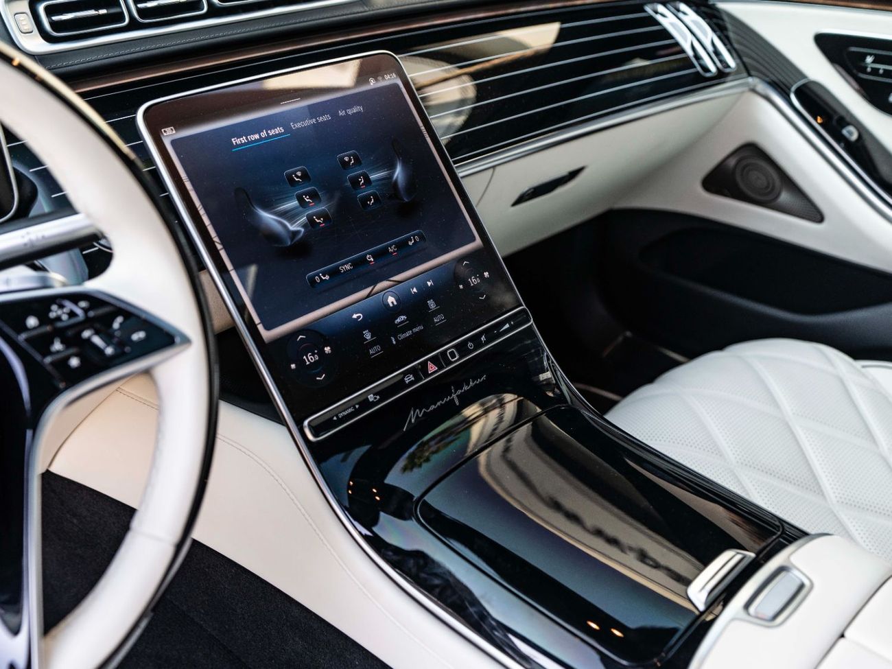 مرسيدس مايباخ S680 مايباخ LUXURY