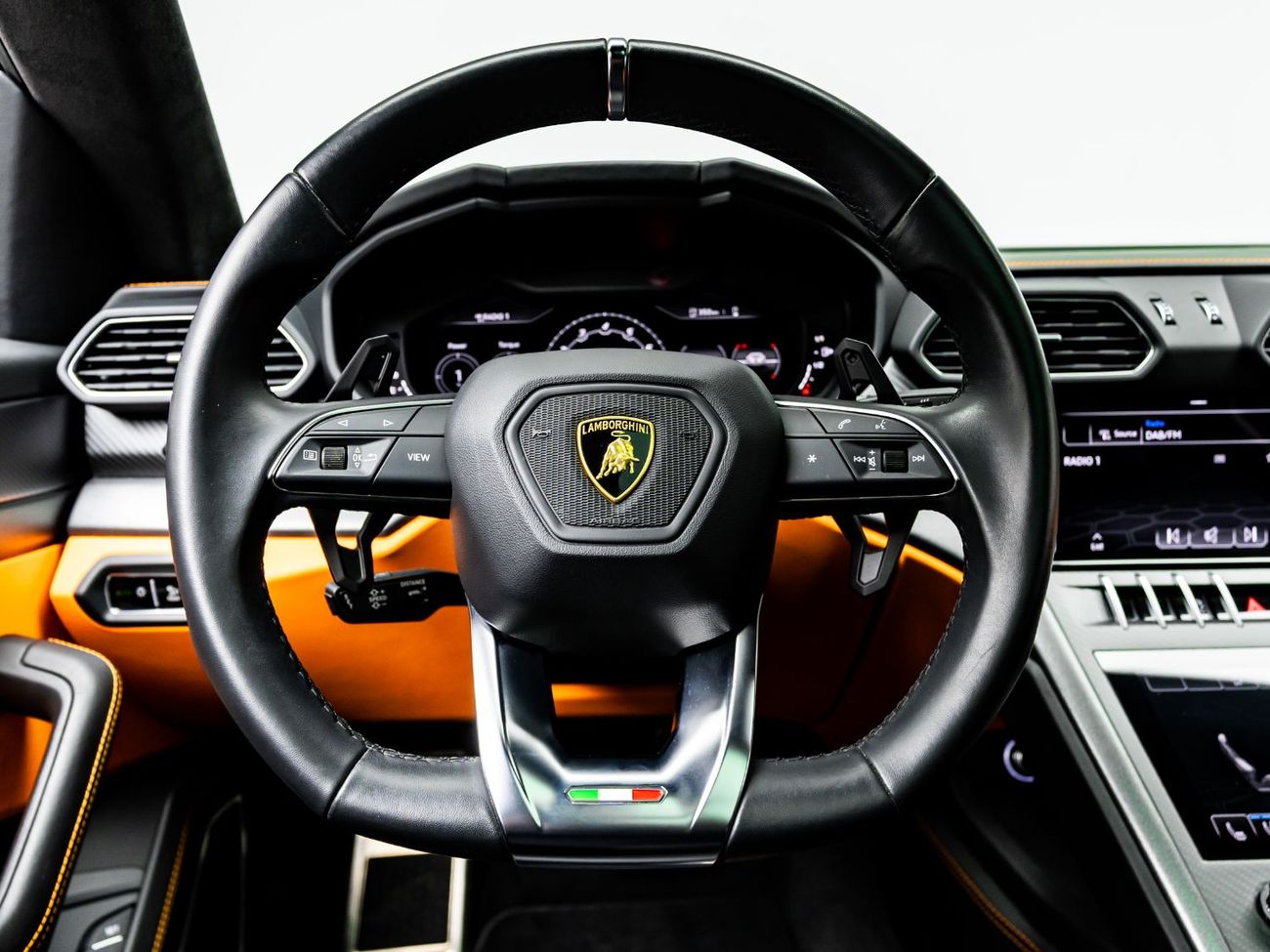 Lamborghini Urus STD 4.0T V8 2022 Lamborghini Urus, October 2026 Lamborghini Warranty, Full Service History, Low KMs,