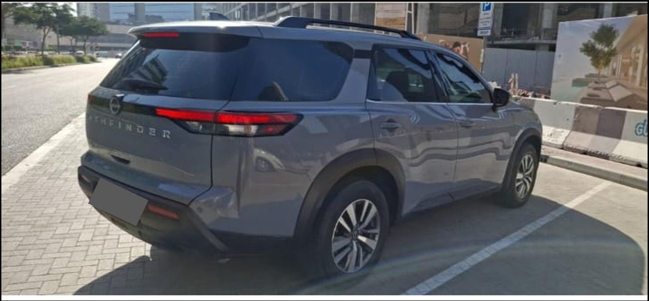 Nissan Pathfinder - фото 1