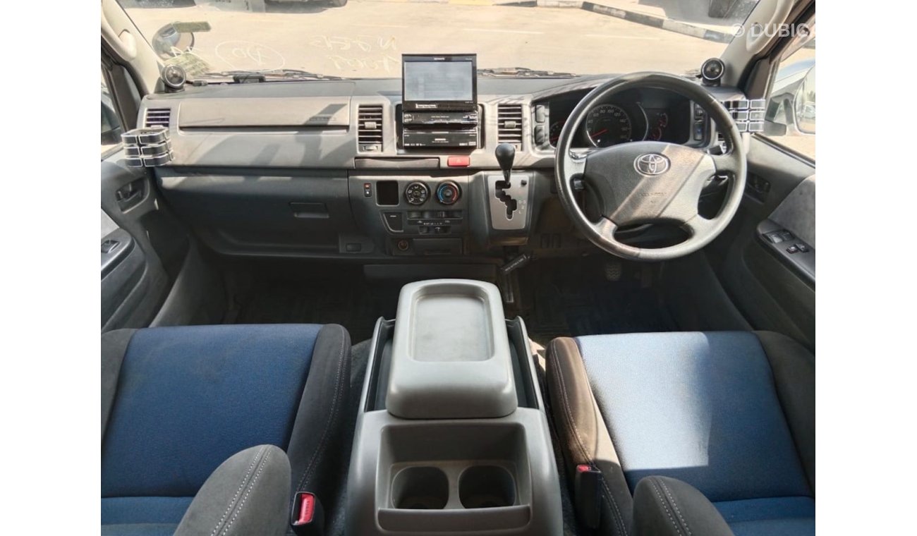 Toyota Hiace TOYOTA HIACE VAN RIGHT HAND DRIVE (PM1282)