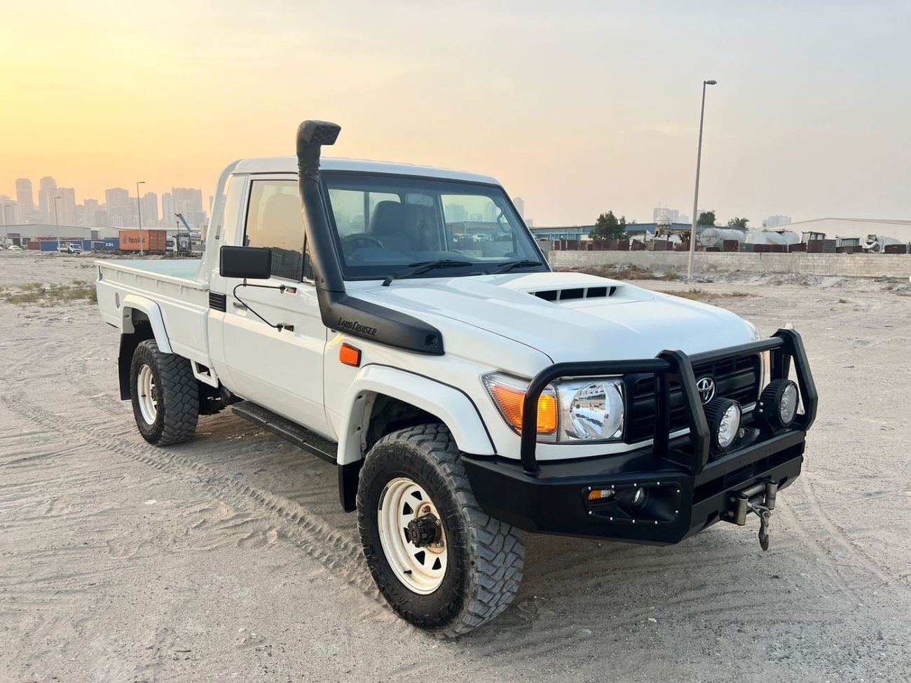 تويوتا لاند كروزر بيك آب
