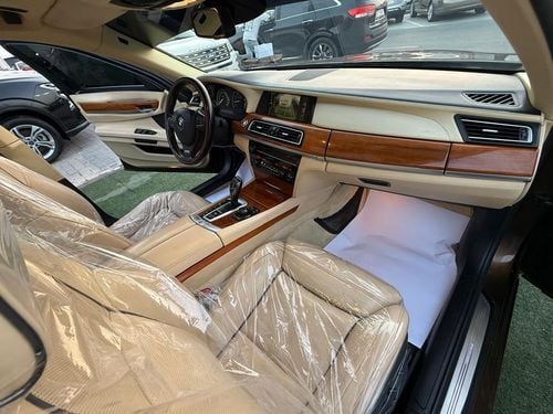 BMW 750Li EXCLUSIVE 4.4L V8 twin-turbo engine producing 407 hp, 8-speed