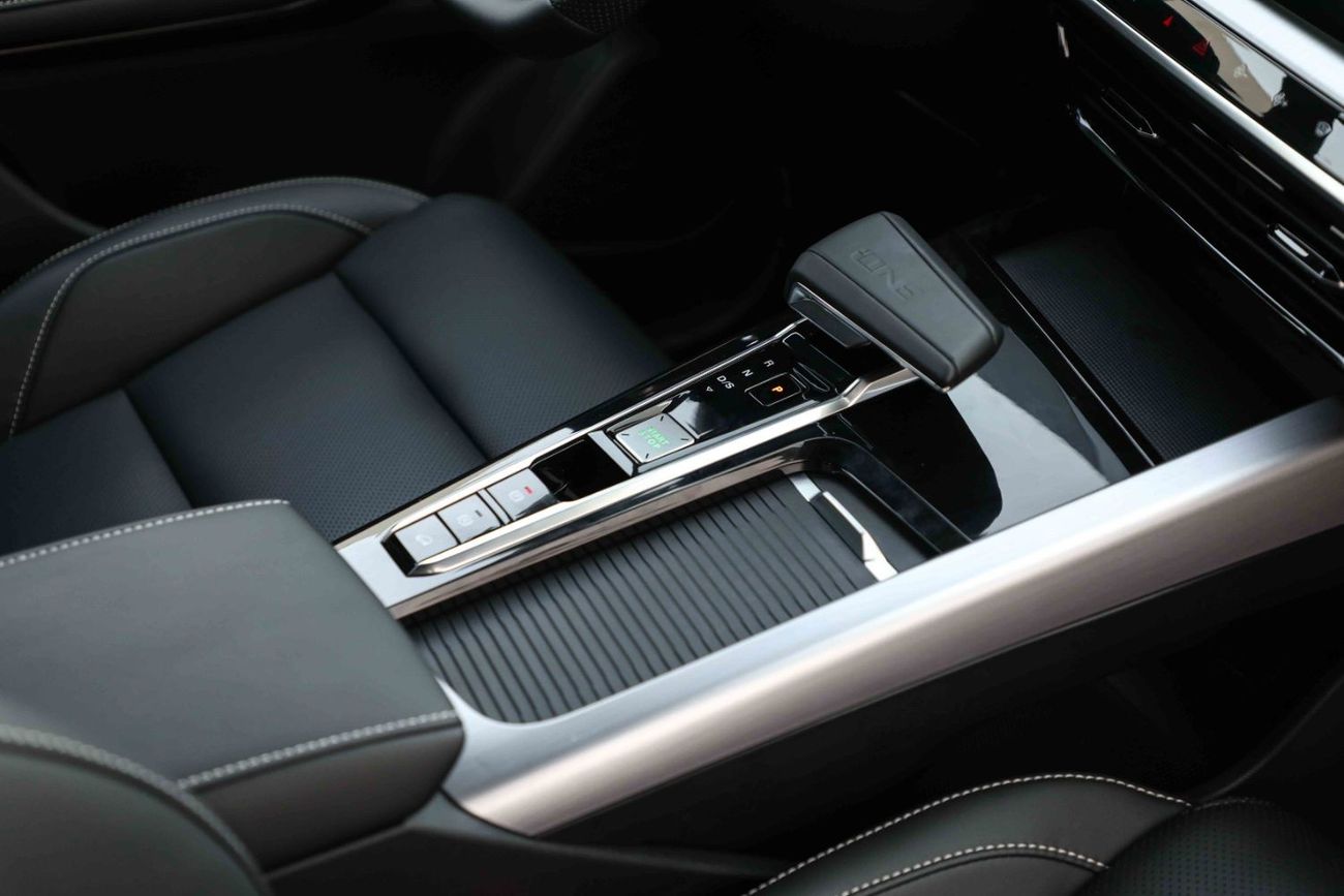 أم جي 1 2024 MG1 1.5 CVT LUXURY - رمادي أسود مزدوج طن من الداخل Black teche | تصدير فقط