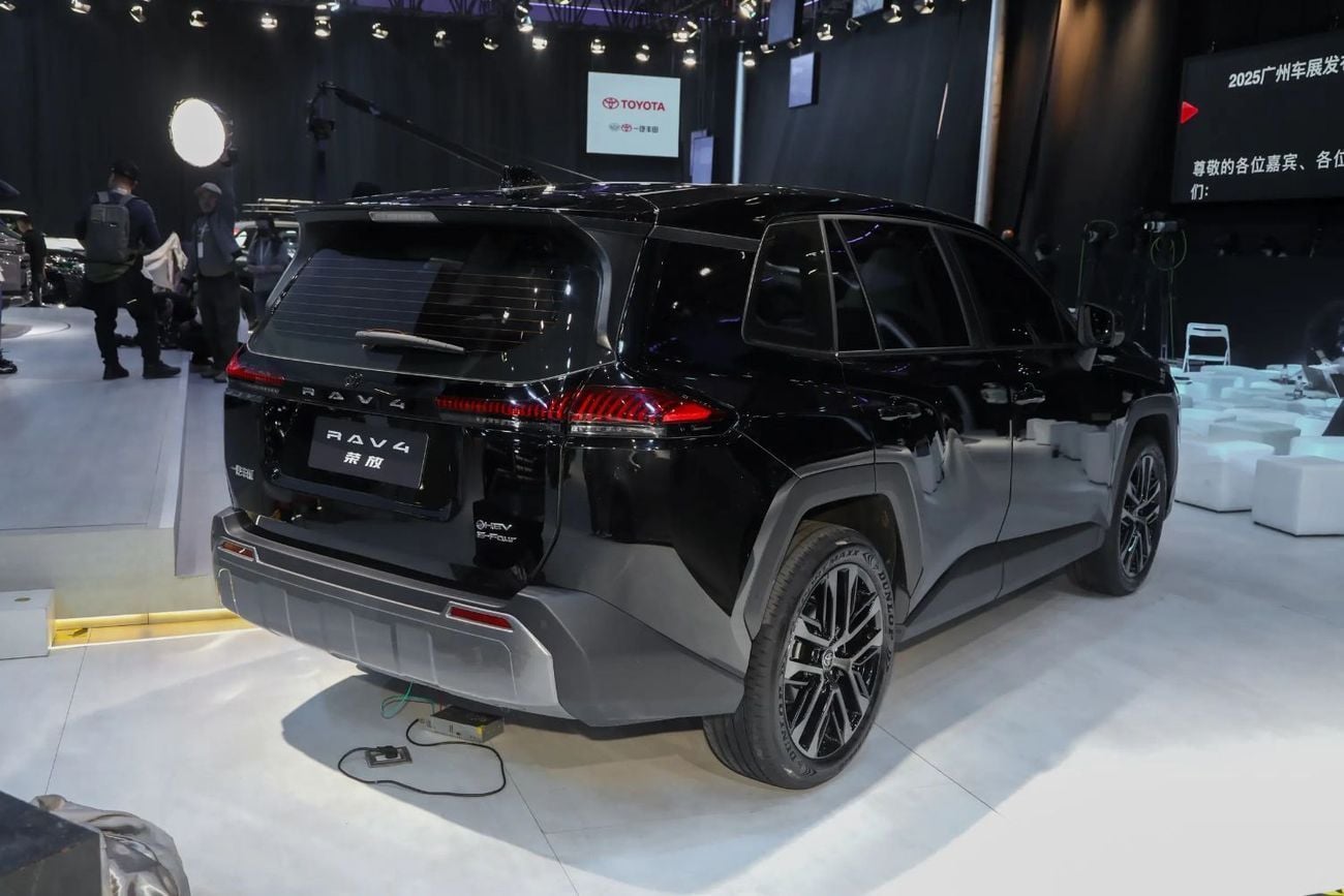 تويوتا راف ٤ 2.5L hybrid 4WD Flagship edition