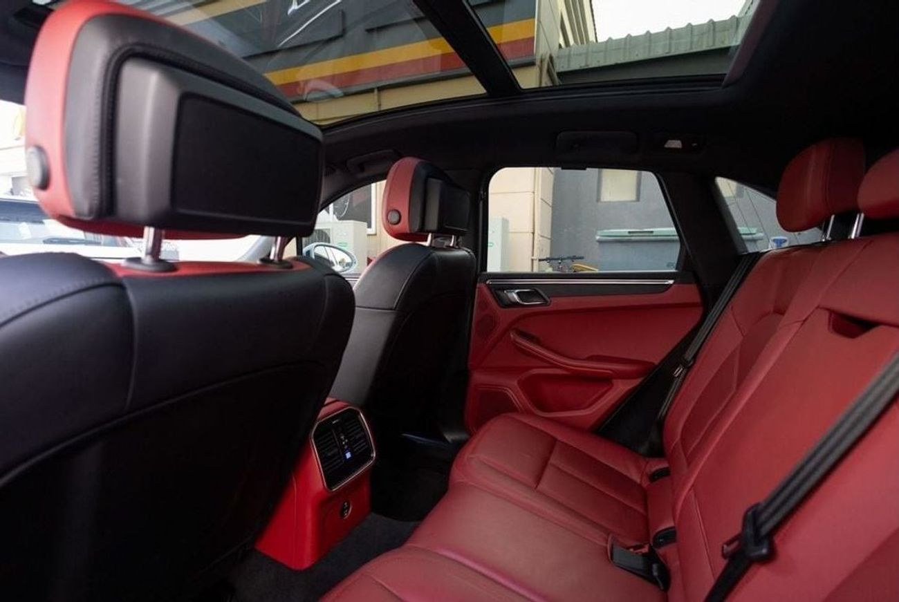 Porsche Macan Std 2.0L (252 HP) Porsche Macan 2021 GCC under Warranty with Flexible Down-Payment.