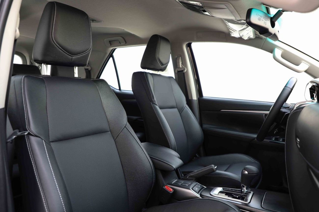 تويوتا فورتونر تويوتا فورتشنر 2024 4.0 4x4 HI - أسود اتيتيود من الداخل أسود | تصدير فقط