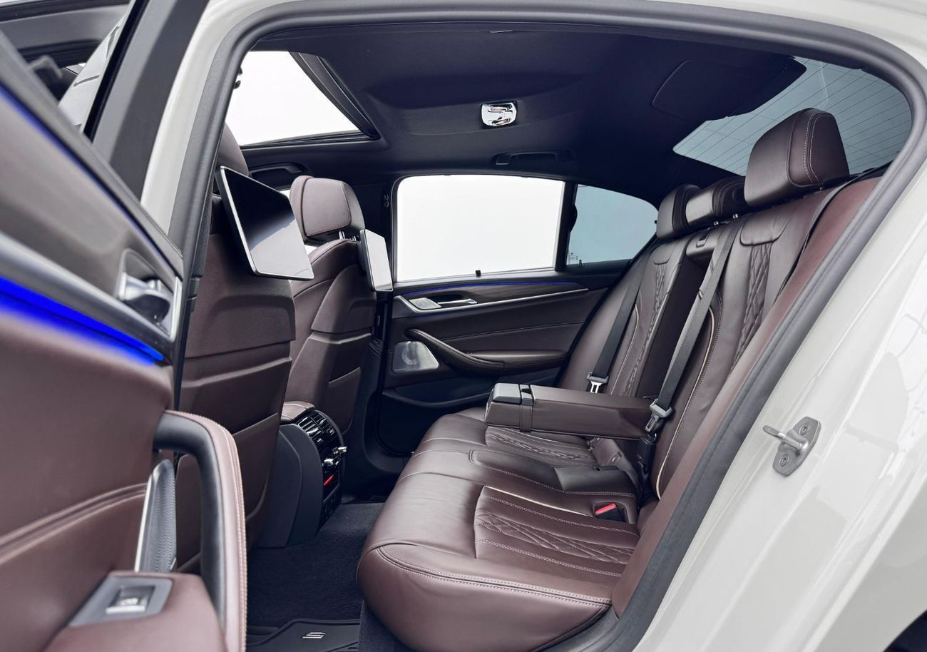 BMW M550i Std 4.4L 2018 BMW 550i xDrive M-Sport, Oct 2027 BMW Service Contract, BMW Service History, GCC