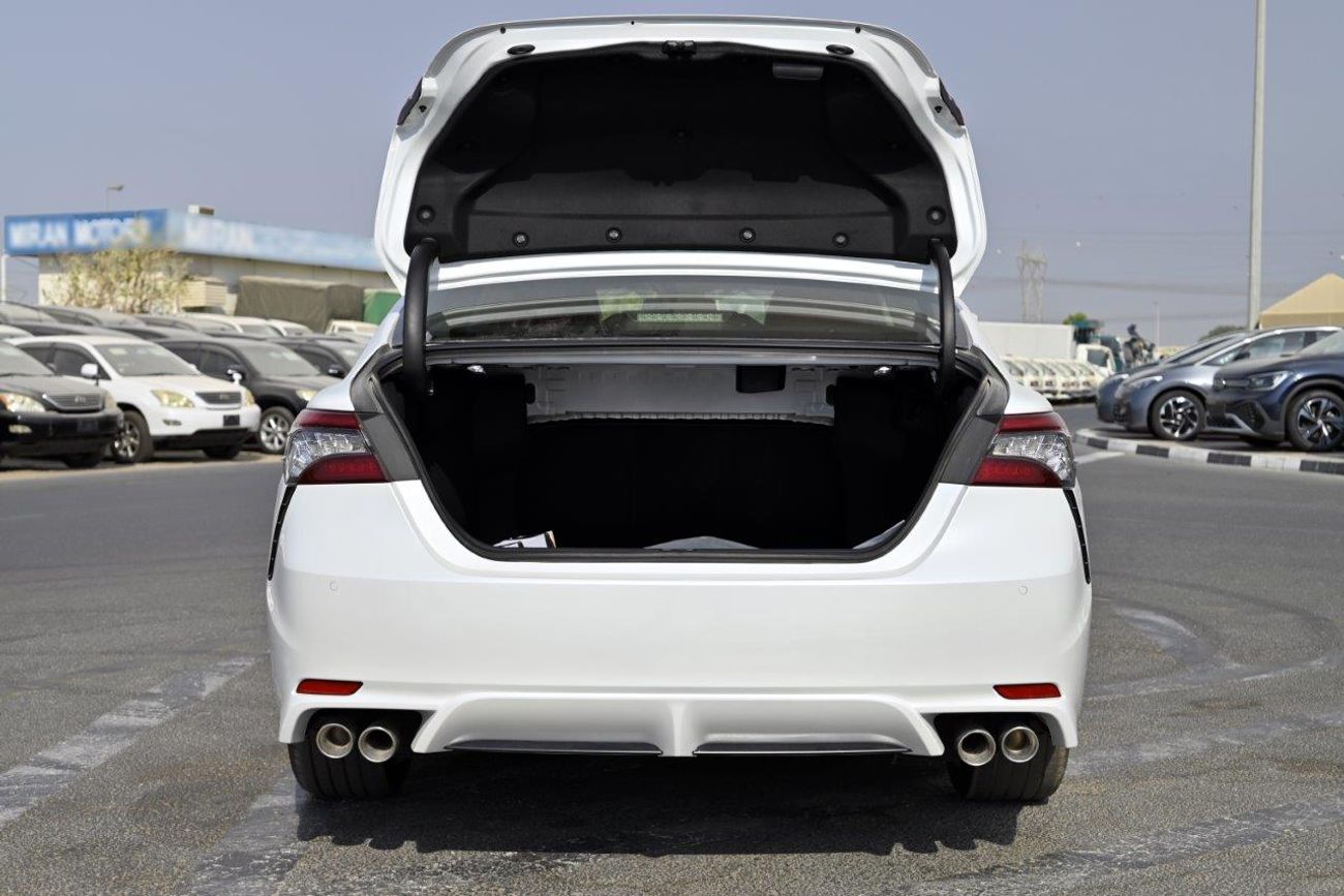 Toyota Camry SE Petrol