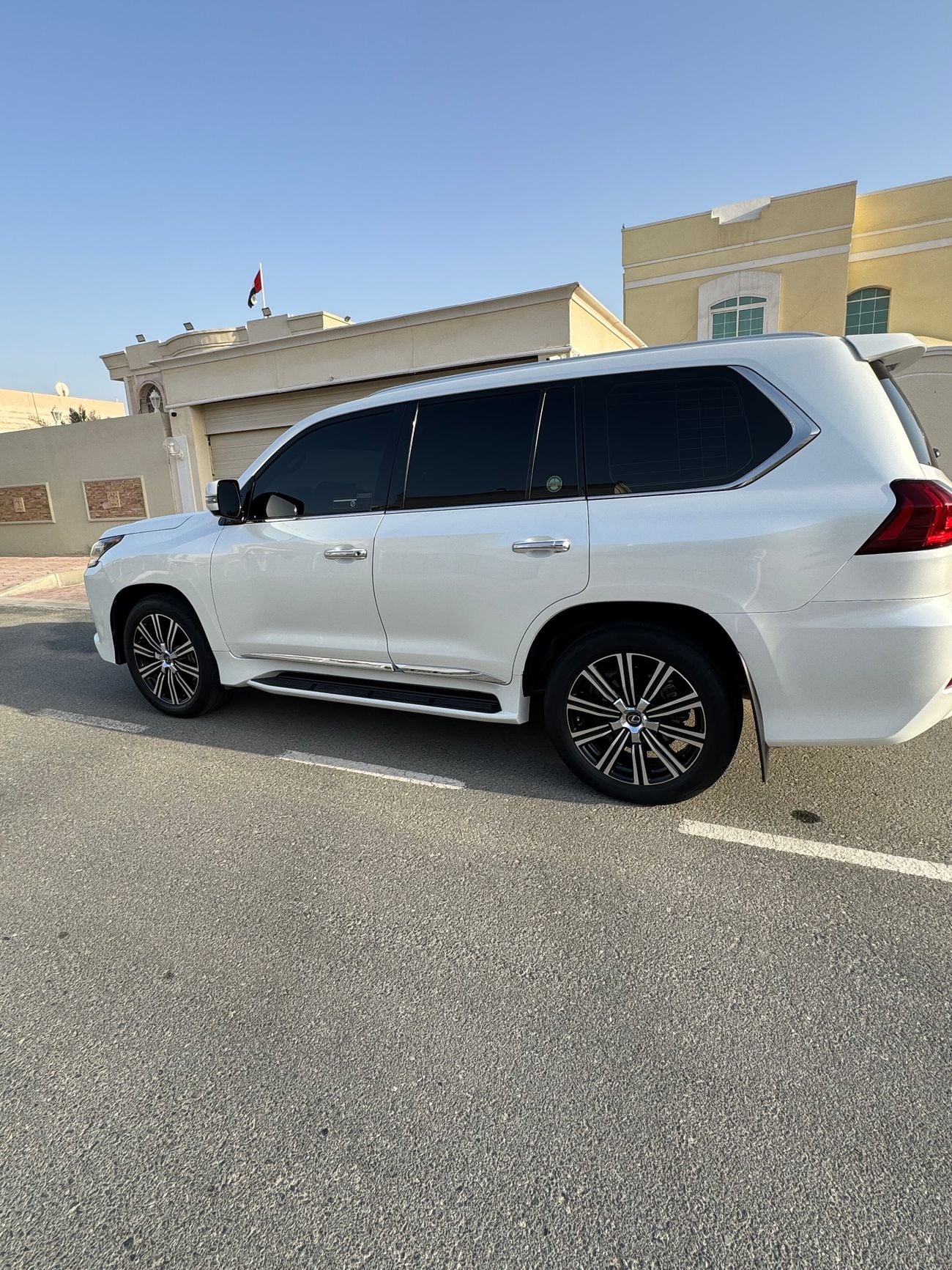 Lexus LX570
