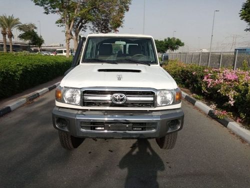 تويوتا لاند كروزر 70 TOYOTA LAND CRUISER HARDTOP 5 DOOR 4.5L V8 | MY 2023 | MT | AUTOMATIC WINDOWS