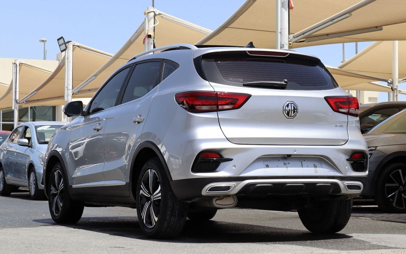 أم جي ZS LUX