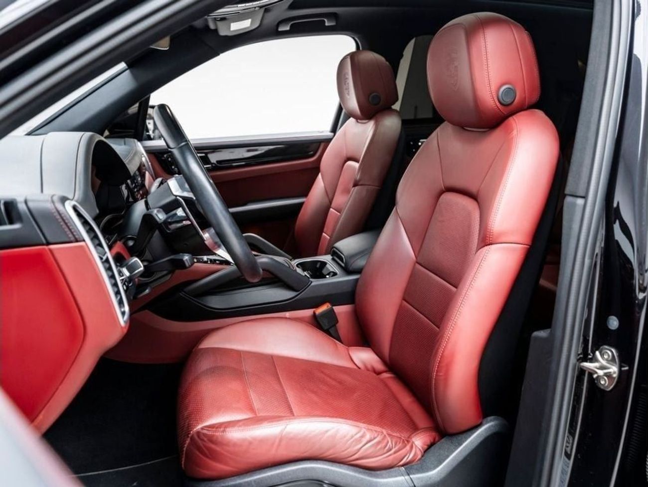 Porsche Cayenne Std 3.0L (335 HP) 2019 Porsche Cayenne, 1 Year Comprehensive Warranty, Full Service History, Low KMs