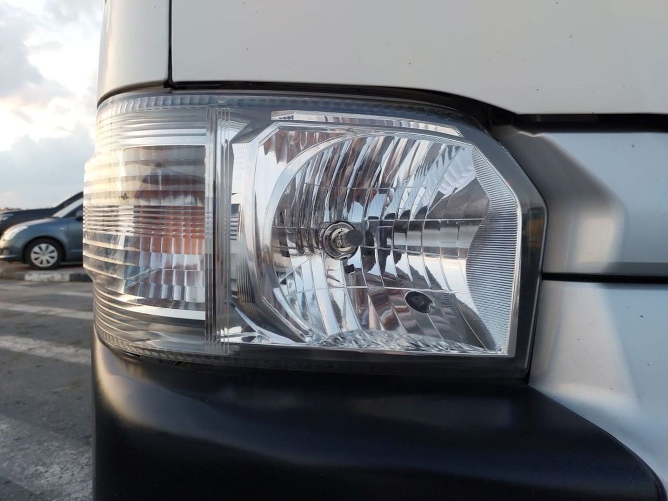 تويوتا هاياس TOYOTA HIACE VAN RHD 2015 MODEL 3.0 L DIESEL AUTOMATIC(PM16208)