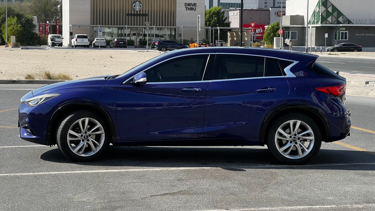 Infiniti Q30 1.6 Turbo, Panoramic Roof