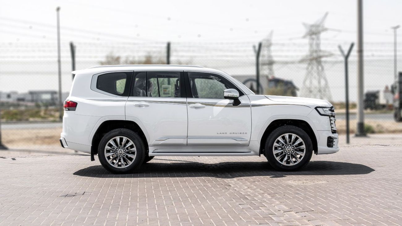 Toyota Land Cruiser VXR 2026 Toyota Land Cruiser VXR 3.5L Twin-Turbo AT Petrol (White-Red)