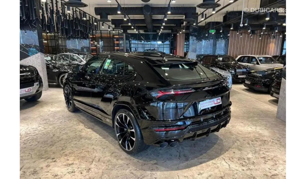 Lamborghini Urus 4.0L TWIN-TURBO V8 2024