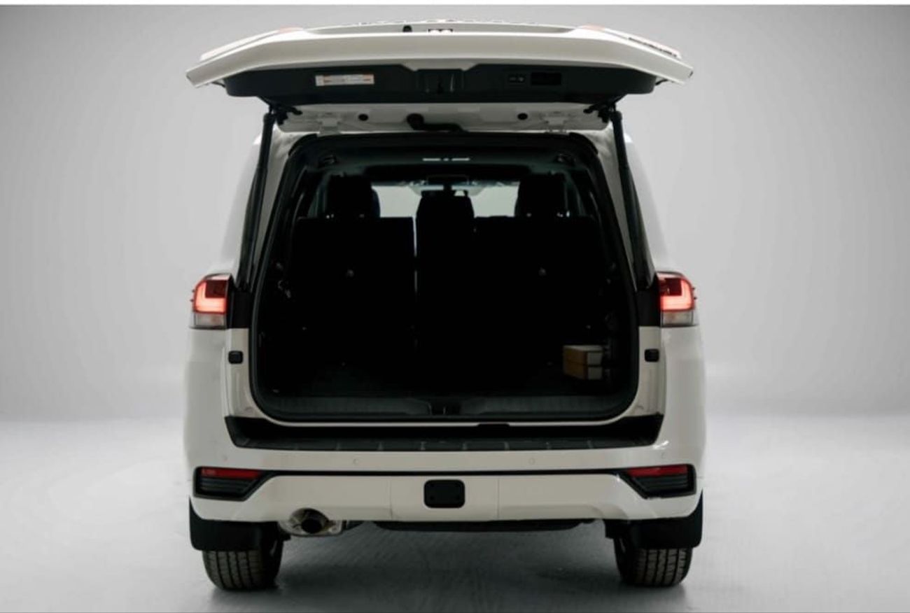 تويوتا لاند كروزر Toyota Land Cruiser GXR is a 7-seater, 4WD SUV with a 4.0L