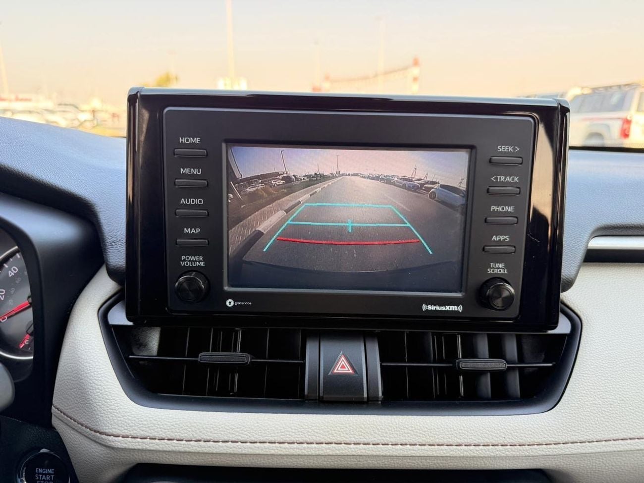 تويوتا راف ٤ XLE Full Option 2022 with sunroof, push start