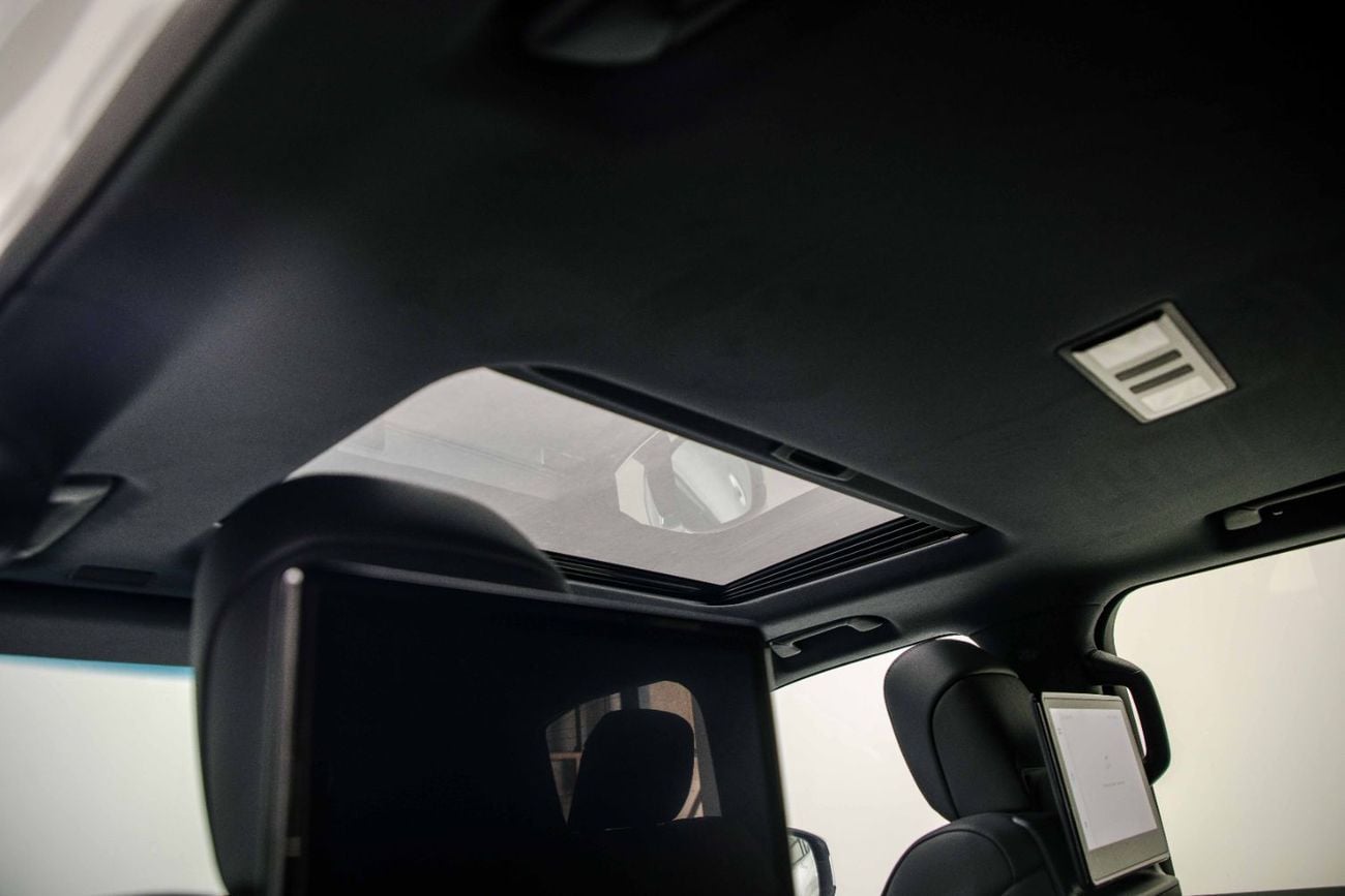 تويوتا لاند كروزر VXR 3.5L – Precious White Pearl Inside Black and Dark Red | Export Only