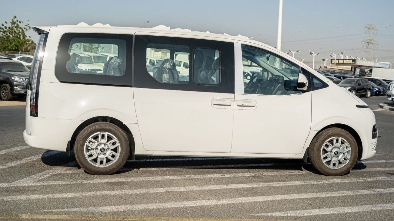 هيونداي ستاريا COMFORT Premium 11-Seater 2.2-liter 4-cylinder Turbo-charged Diesel 2024YM