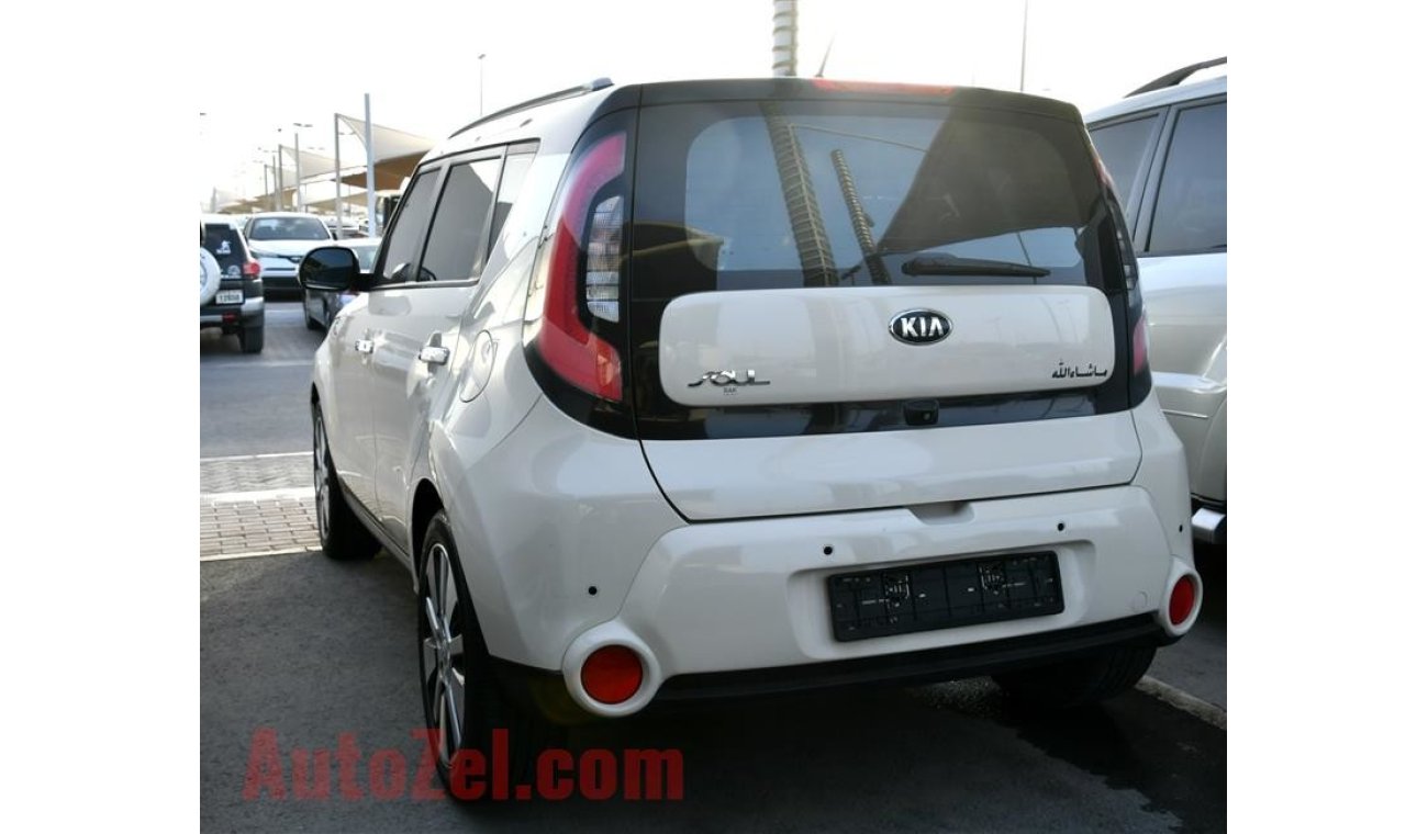 Kia Soul 2015 WHITE LEATHER GCC NO PAINT NO ACCEDINT  PERFECT