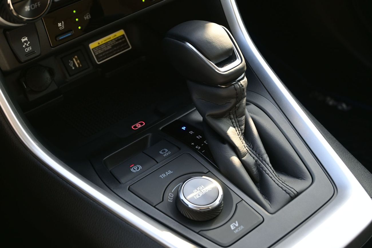 تويوتا راف ٤ Toyota RAV4 Limited 2.5L Hybrid, AWD, Model 2025 Color White