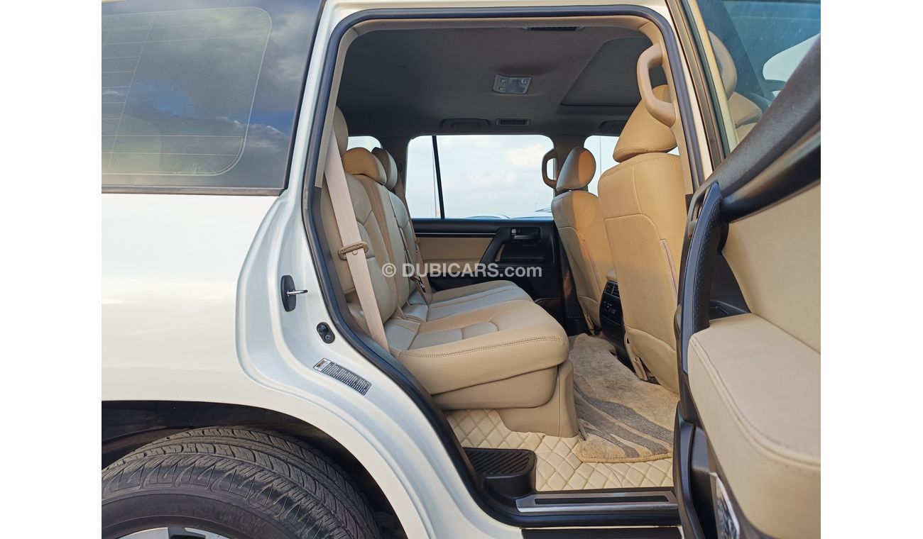 Toyota Land Cruiser GXR - V8, 5.7L PETROL, FULL OPTION / 20 SHP (LOT # 6267)