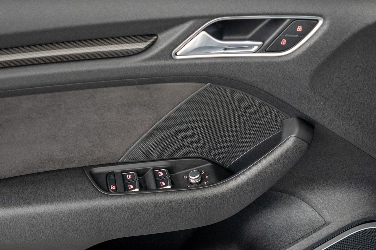 Audi RS3 TFSI quattro 2016 Audi RS3 Hatchback / Full-Service History