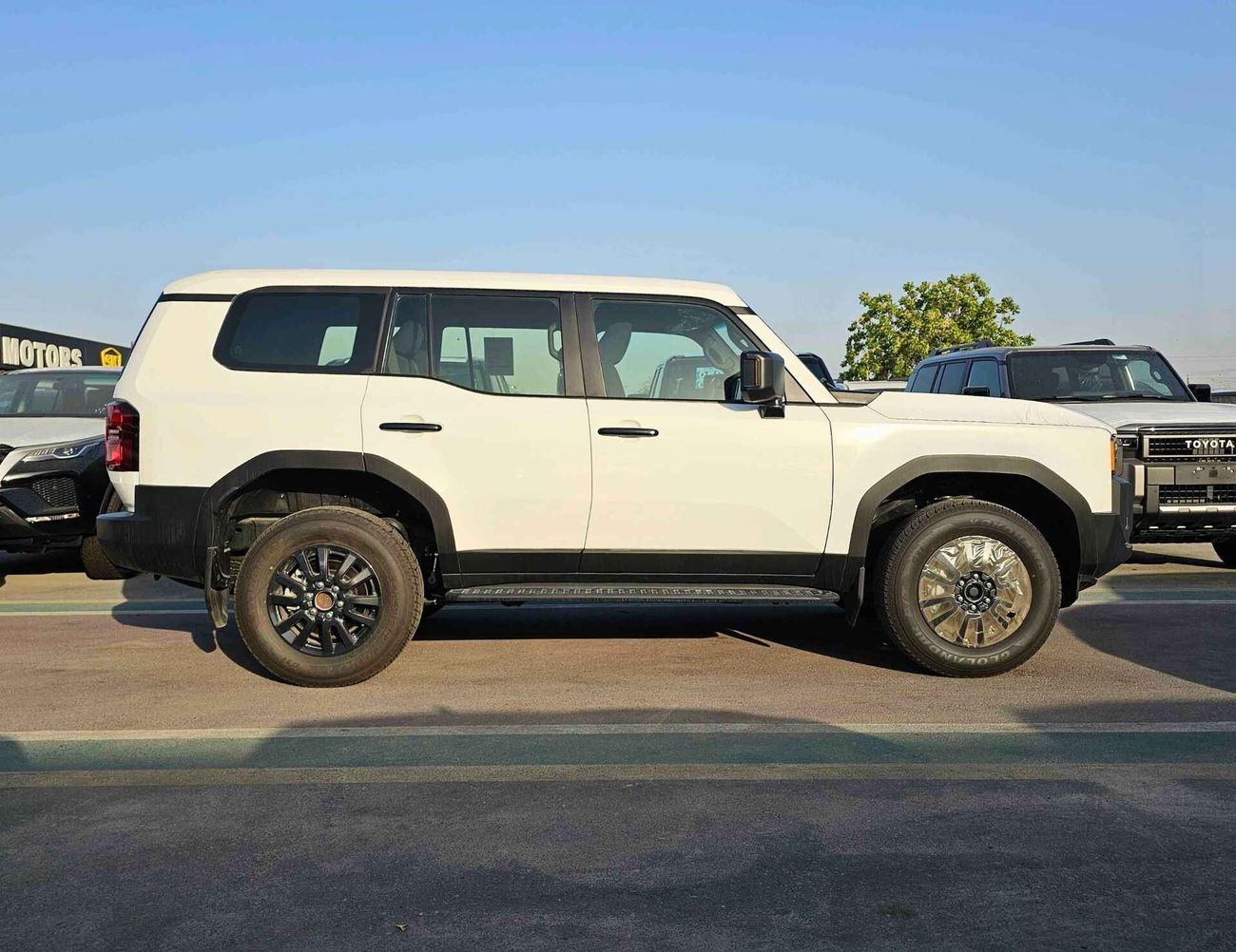 Toyota Prado URBAN-E EURO 4 /  2.8L V4 DIESEL / DVD + CAMERA / AUTO A/C / 4WD (CODE # URBAN-E)