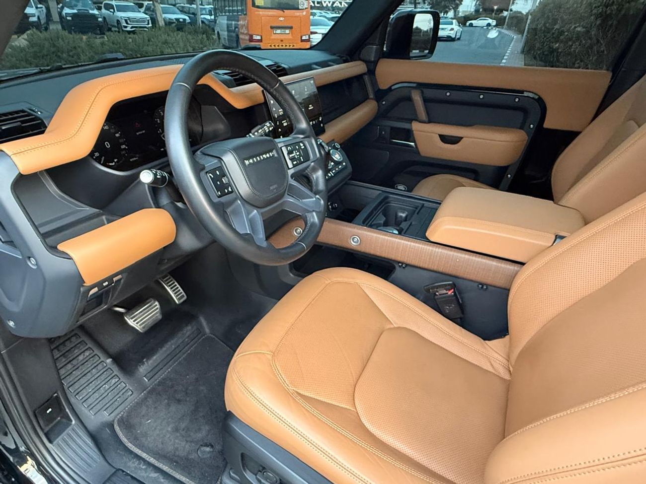 Land Rover Defender P400 90 SE 3.0L (5 Seater)