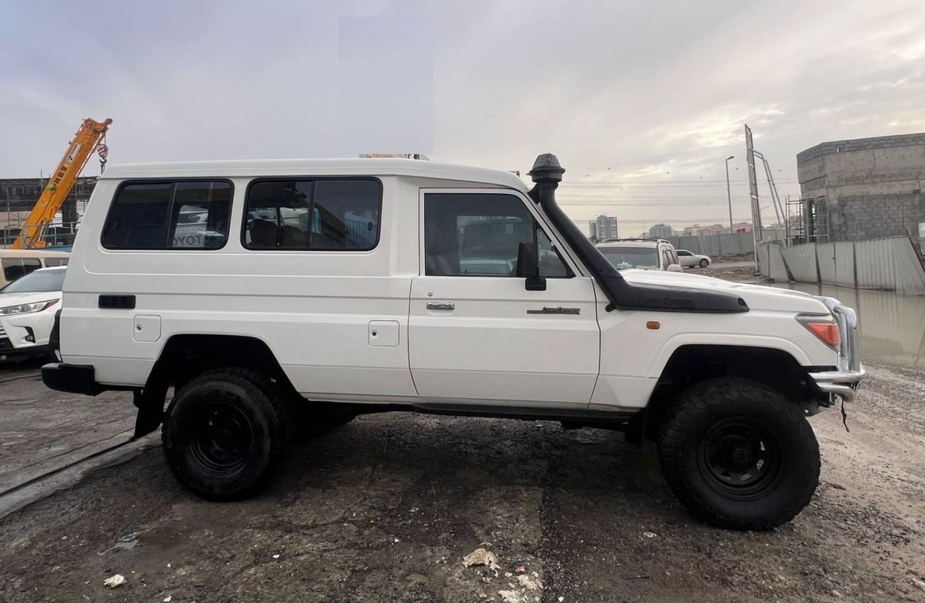 تويوتا لاند كروزر Diesel Engine ,Right Hand Drive  3 Doors Hardtop ,2011 Model