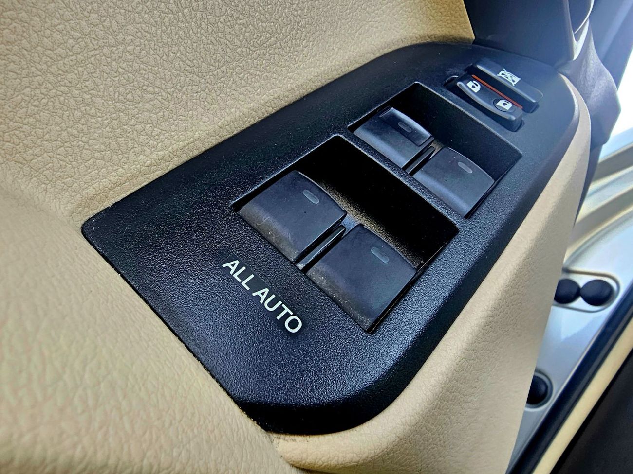 تويوتا برادو GXR/ SUNROOF LEATHER/ ORIGINAL PAINT/ V6 4.0 4WD/ NON ACCIDENT