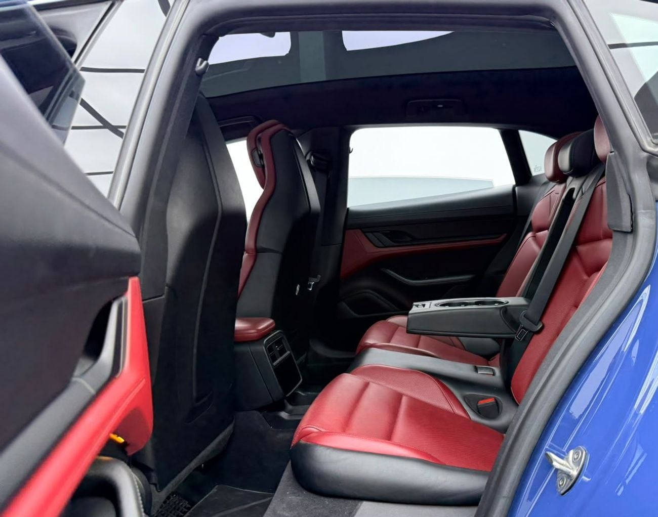 Porsche Taycan 4 CROSS TURISMO 2022 Porsche Taycan 4, Porsche Warranty+Full Service History, GCC Specs.