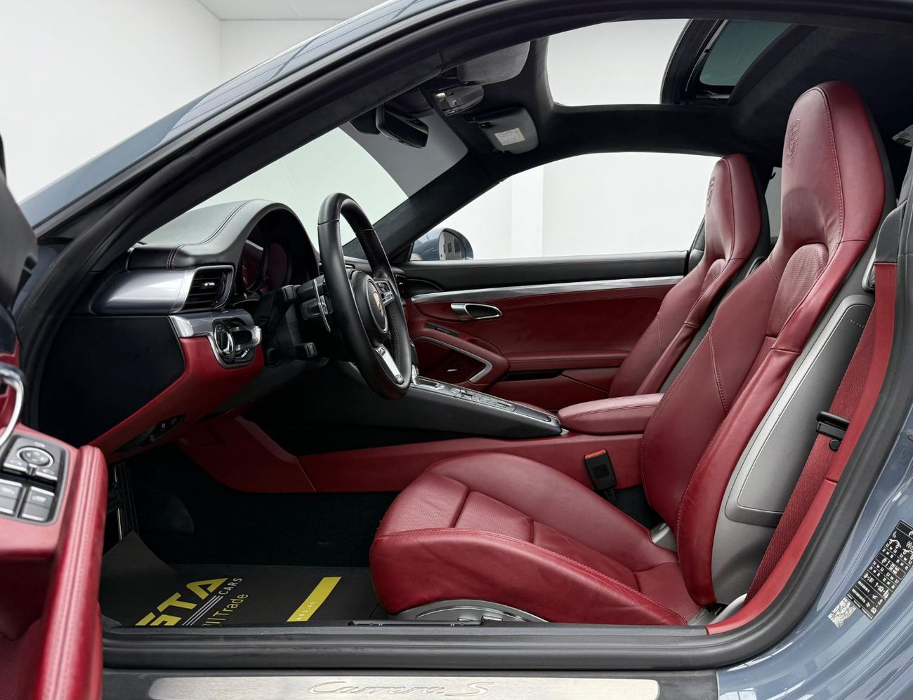 بورش 911 2017 Porsche 911 Carrera S, Full Service History, Sport Chrono Package, Excellent Condition, GCC