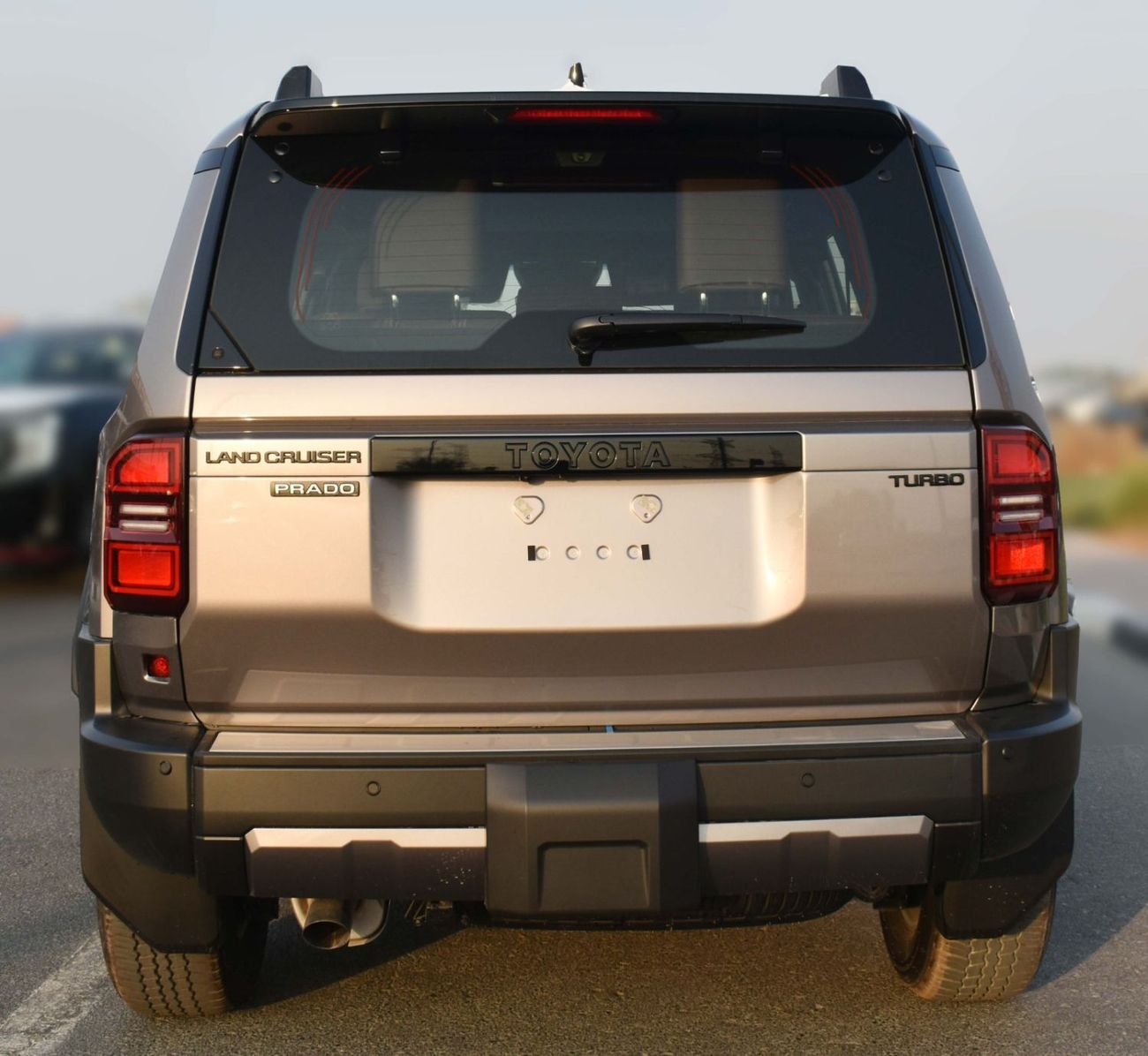 تويوتا برادو Adventure Dual Tone 2.4T