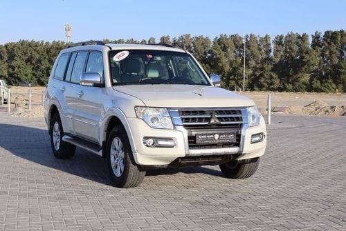 Mitsubishi Pajero ACCIDENTS FREE - GCC - MID OPTION - ENGINE 3.0 - PERFECT CONDITION INSIDE OUT