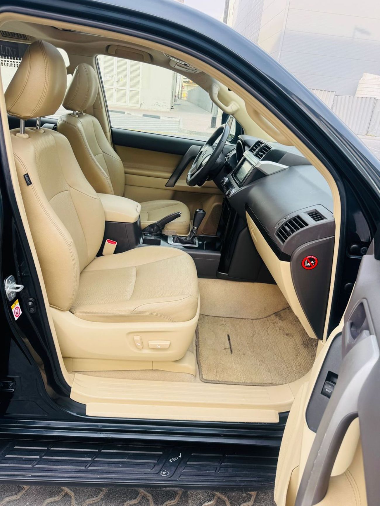 تويوتا برادو VXR 4.0L 4WD LHD-Automatic-Petrol-7 seat-5 doors