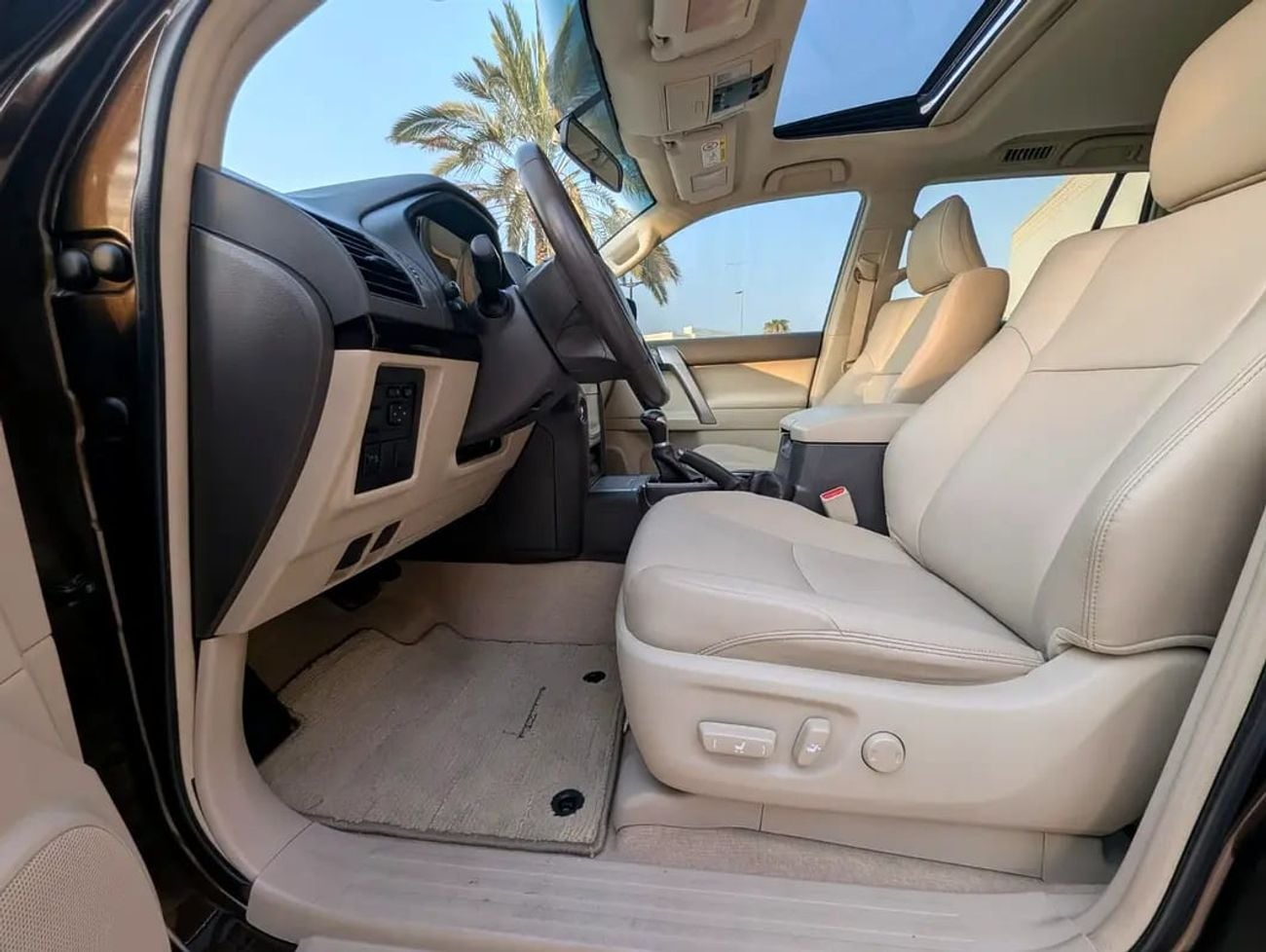 Toyota Prado VXR 2022 GCC Specs - Interior and Exterior Excellent Condition