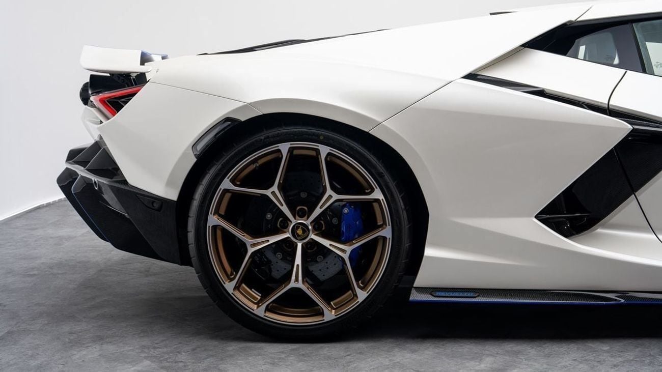 لامبورغيني ريفويلتو - 2024 - GCC - Under Warranty and Service Contract