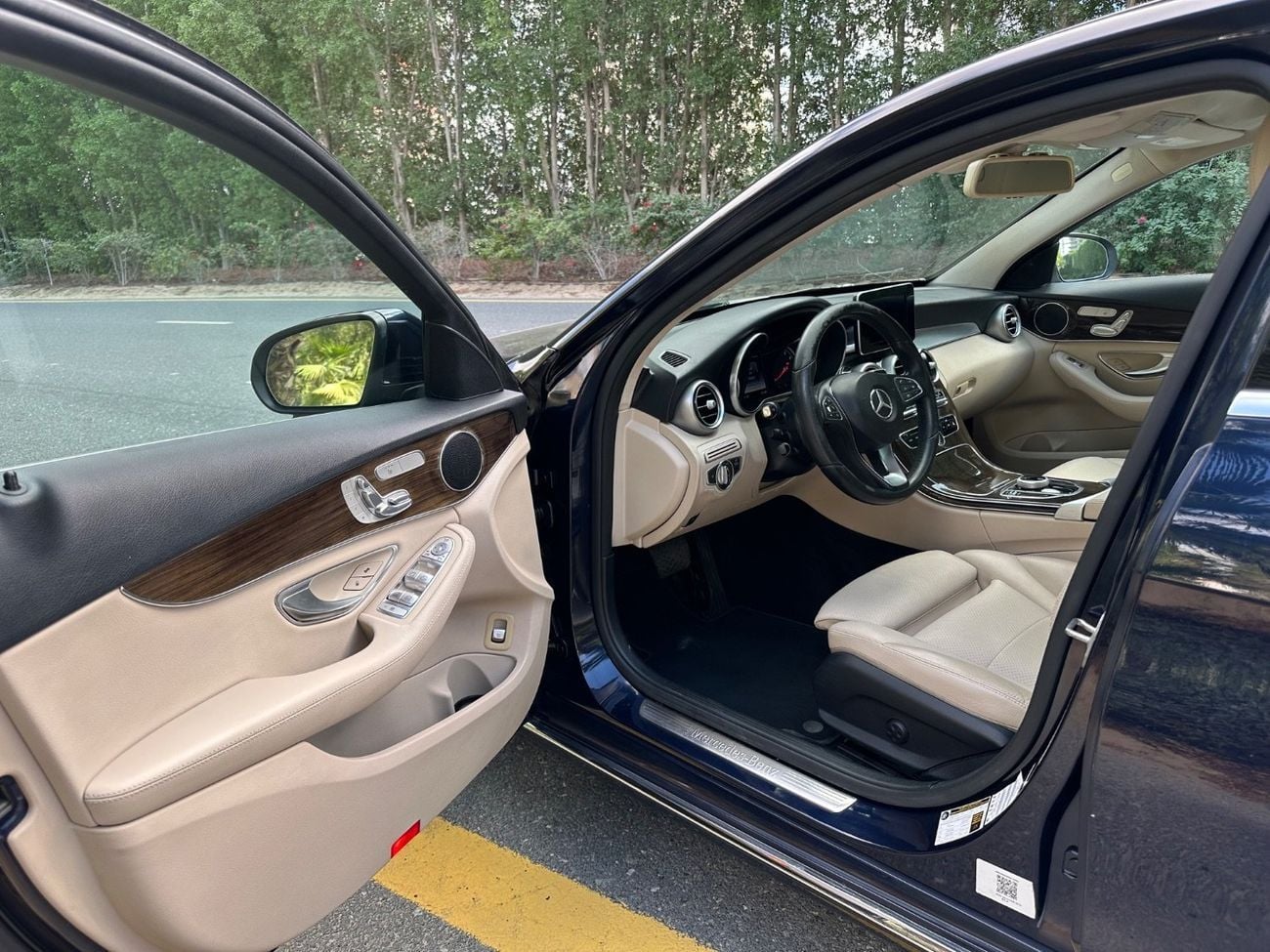 Mercedes-Benz C 300 Luxury 2.0L | 4- Cylinder 241 HP | 2018 | Full Option | Low Mileage | Luxury Sedan | Perfect Conditi