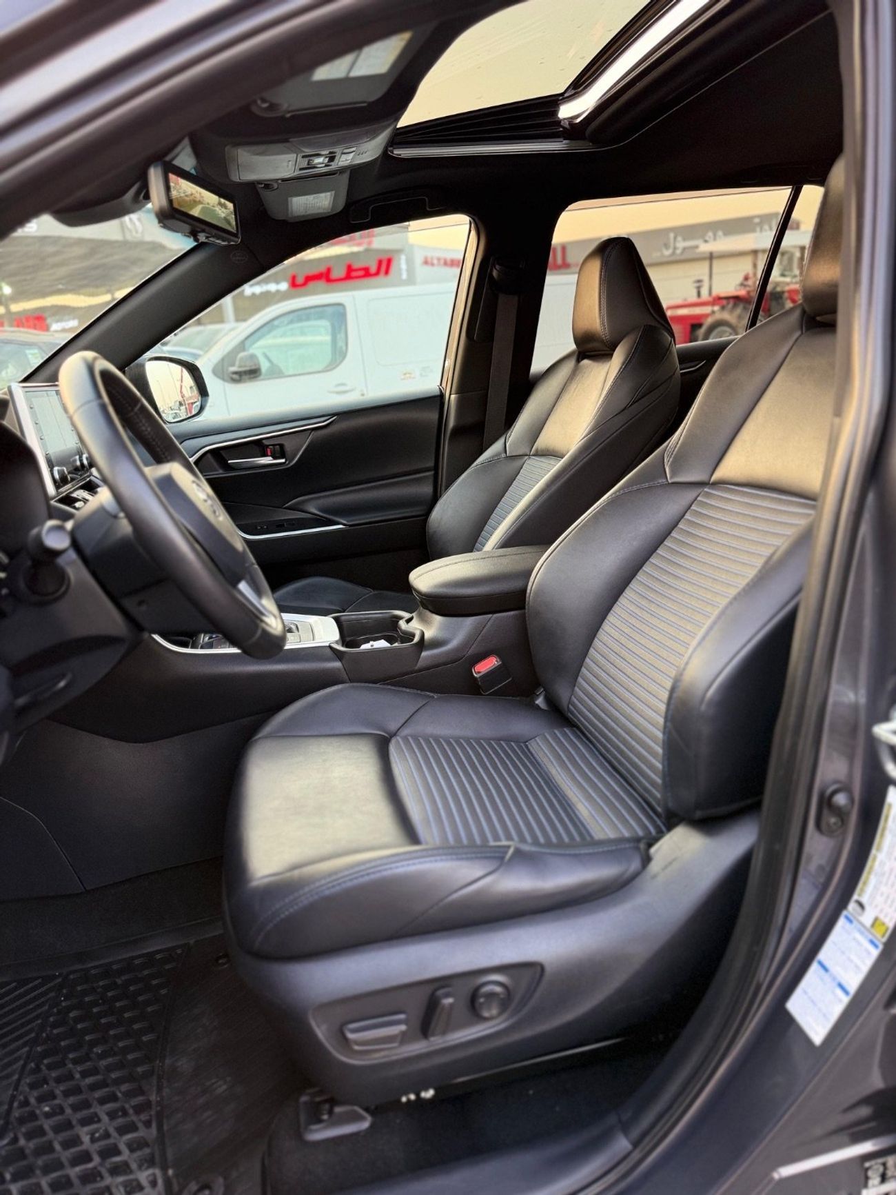 Toyota RAV4 XSE Hybrid Full Option