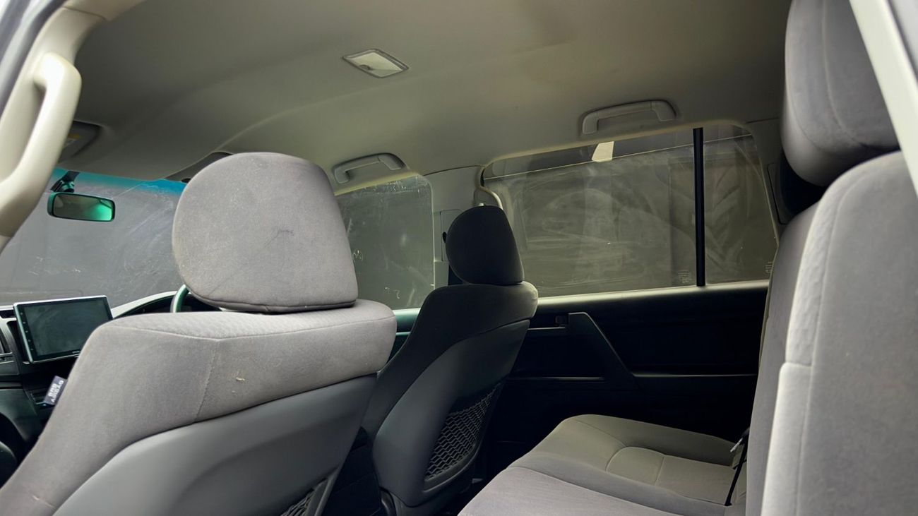 Toyota Land Cruiser 4,5 Liter Diesel Right Hand Drive Automatic Drive Grey Color