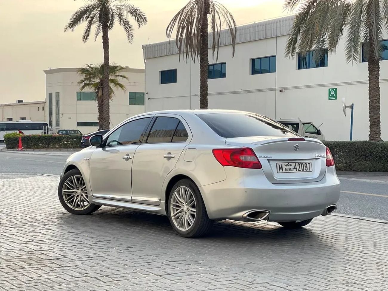 سوزوكي كيزاشي GCC | 2.4L 4-CYLINDERS